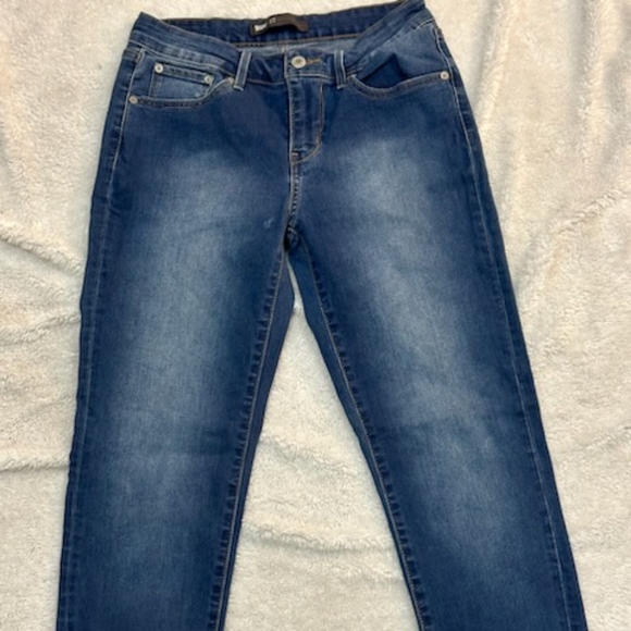 Levi's - Picture 4 of 6